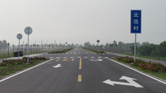 渭河堤防华阴32 450-26 700及21 000-14 770段堤顶道路及绿化
